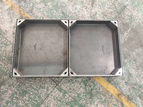 熱鍍鋅雙開井蓋.jpg 熱鍍鋅雙開井蓋.jpg